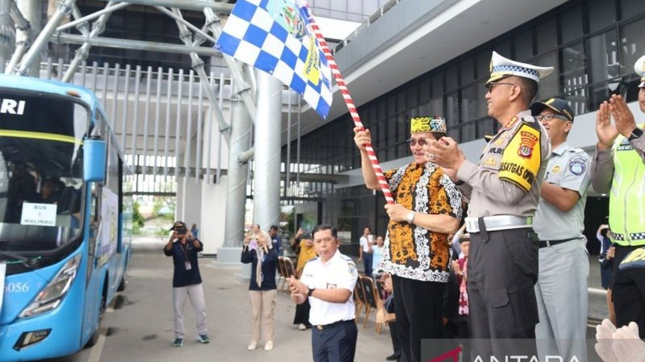 Pemerintah Provinsi Kalimantan Utara (Kaltara) dan Polda Kaltara berkolaborasi menyediakan mudik gratis Lebaran 2025 bagi 336 pemudik dengan rute Tanjung Selor, Malinau, Tana Tidung, dan Nunukan,  menjamin keamanan dan kenyamanan perjalanan.