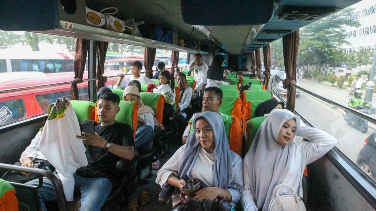 Perjalanan mudik panjang dapat menyebabkan kaki bengkak akibat sirkulasi darah yang terhambat; ketahui penyebabnya dan cara mencegahnya agar mudik tetap nyaman.