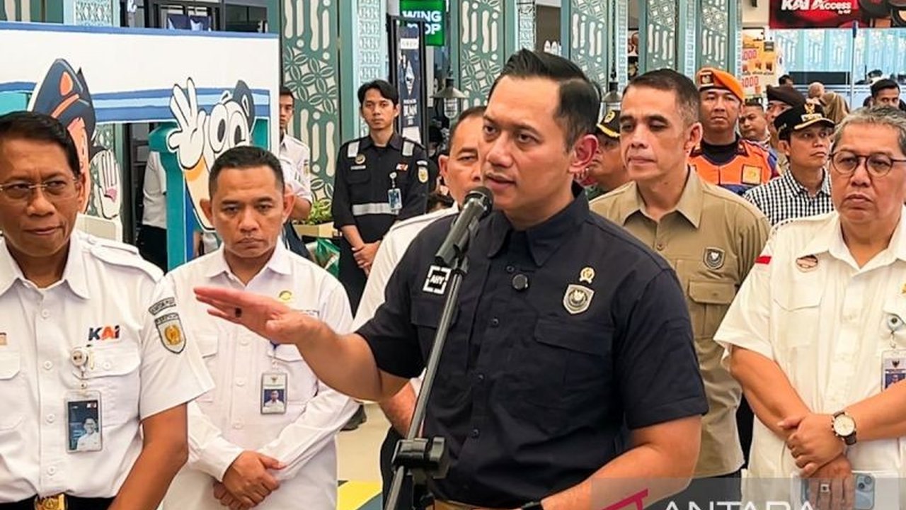 Menko AHY menekankan peran krusial infrastruktur dalam menopang pertumbuhan ekonomi dan menciptakan ketahanan ekonomi Indonesia yang berkelanjutan di tengah tantangan global.