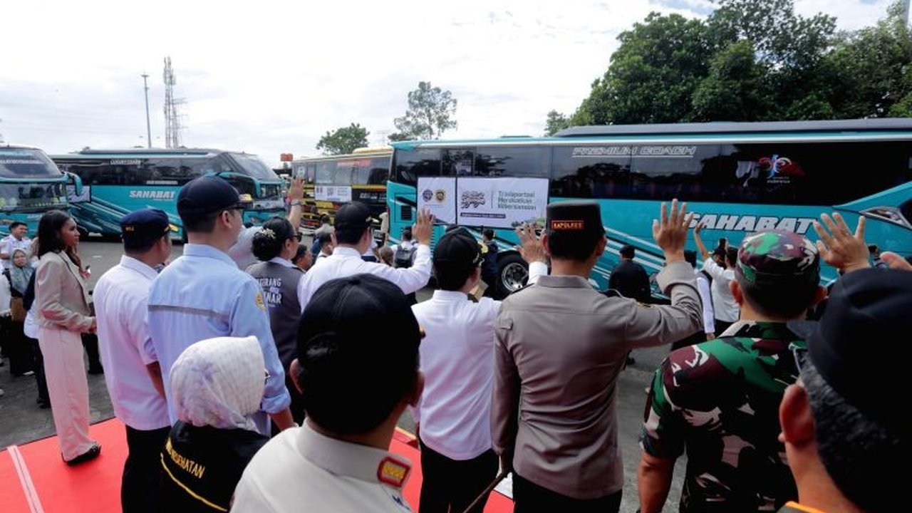 Kementerian Perhubungan memberangkatkan 2.992 pemudik dari Tangerang menuju berbagai kota di Jawa dan Sumatera melalui program mudik gratis, memastikan perjalanan aman dan nyaman.