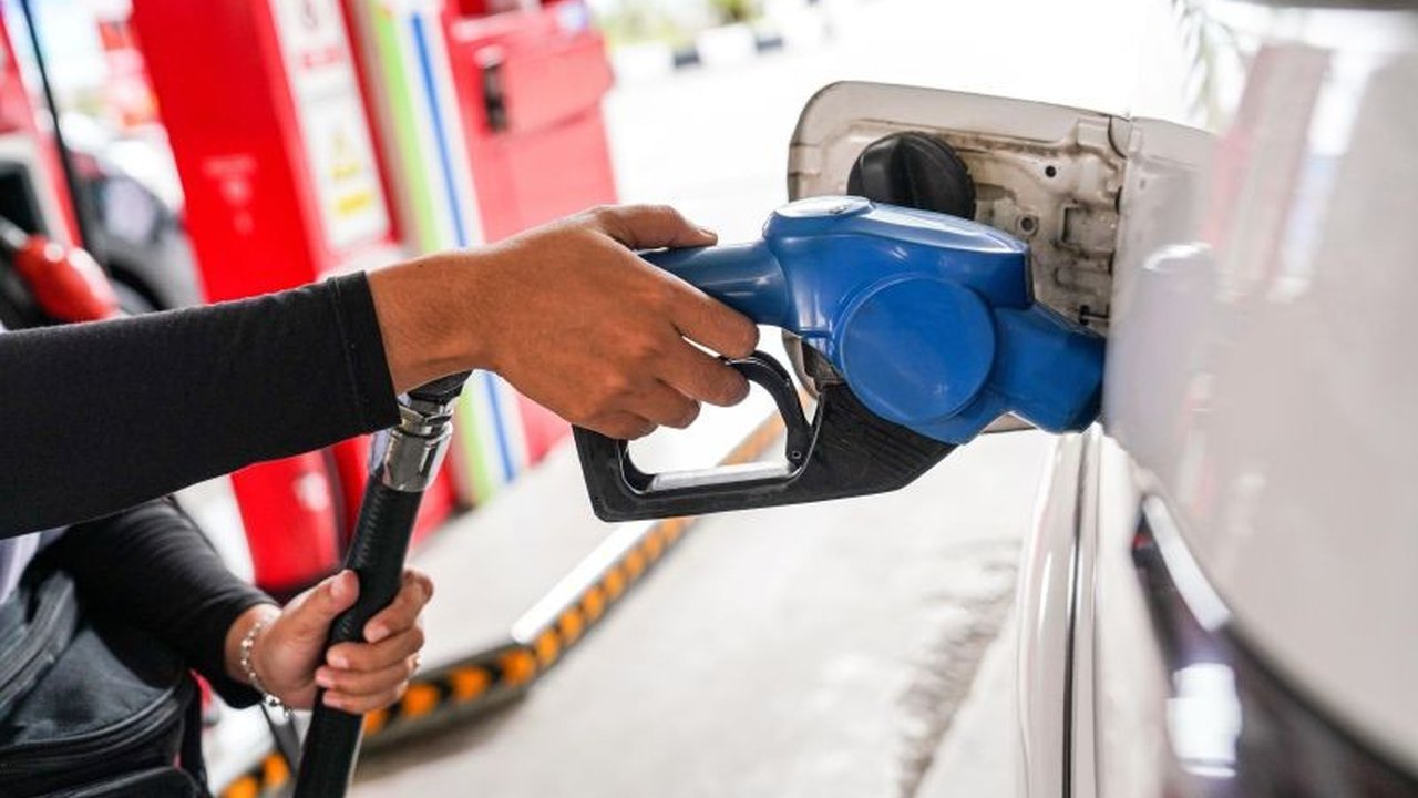 PT Pertamina Patra Niaga menurunkan harga BBM nonsubsidi Pertamax Series dan Dex Series mulai 29 Maret 2025 sebagai kado Lebaran dan dukungan kelancaran arus mudik.