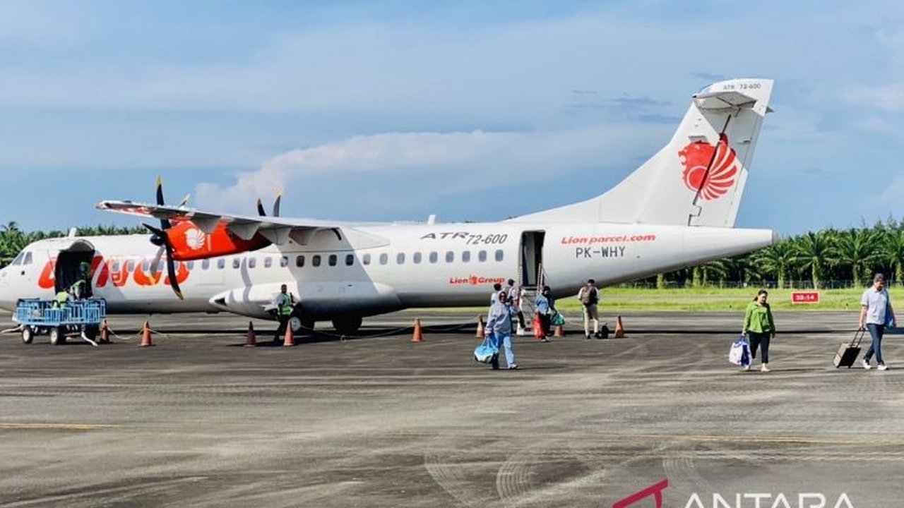 Bandar Udara Cut Nyak Dhien di Nagan Raya, Aceh, mulai melayani pemudik Lebaran 1446 H berkat beroperasinya maskapai Wings Air, meningkatkan akses transportasi udara bagi masyarakat.