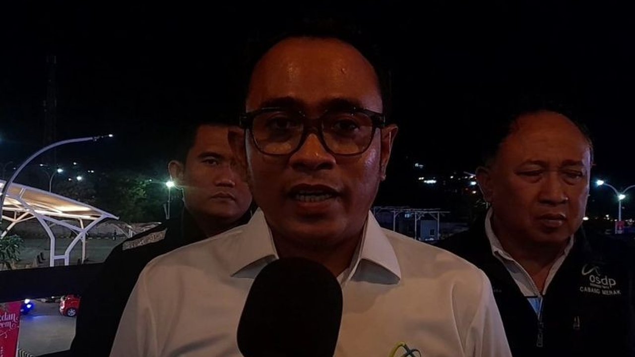 PT ASDP Indonesia Ferry menyiapkan area parkir hingga 2.000 kendaraan di Pelabuhan Indah Kiat, Cilegon, untuk mengantisipasi lonjakan pemudik Lebaran 2025.