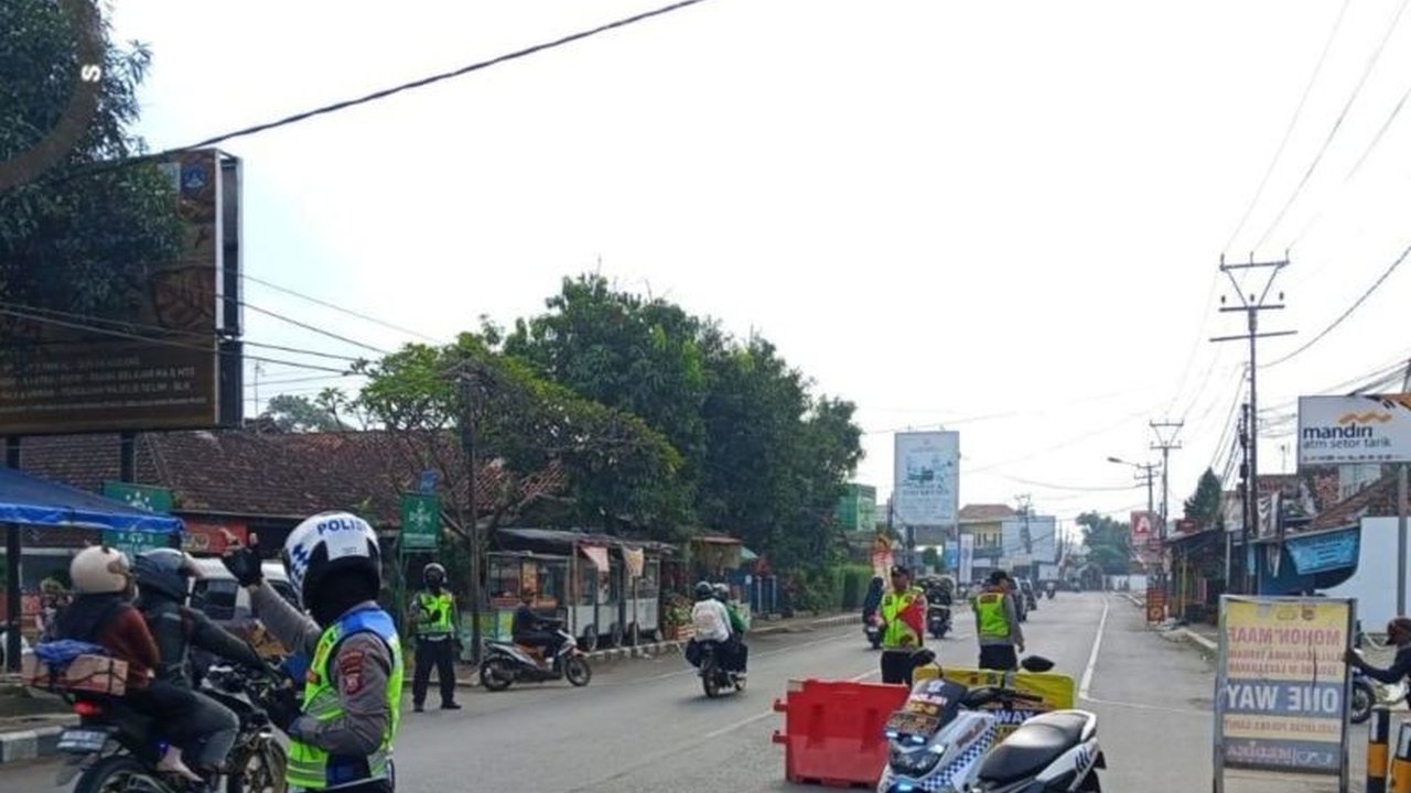 Kepolisian Resor Garut telah memberlakukan sistem satu arah sebanyak 10 kali di jalur Limbangan-Malangbong untuk mengatasi kemacetan arus mudik menjelang Lebaran.