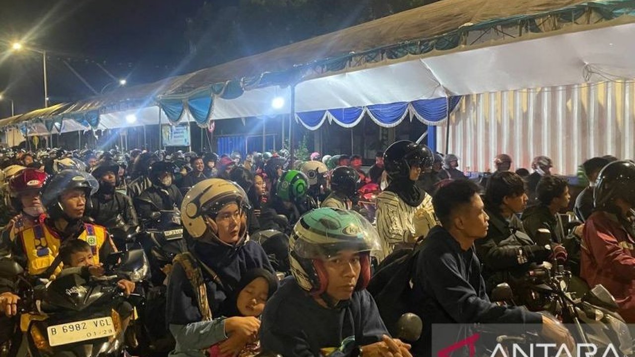 Lonjakan Pemudik di Pelabuhan Ciwandan H-2 Lebaran: Ribuan Kendaraan Padati Pelabuhan