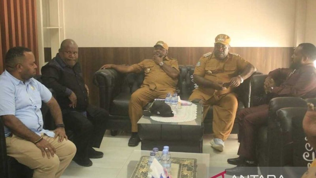 DPRP Pegunungan Papua mengusulkan pembangunan ruas jalan nasional baru melalui Distrik Malagayneri, Kabupaten Lanny Jaya, untuk menghubungkan empat kabupaten dan mengatasi masalah kerusakan jalan yang sering terjadi.