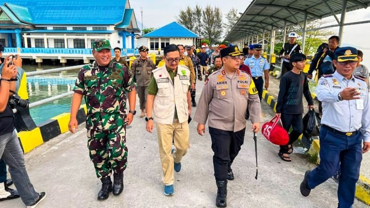 Kapolres Natuna Pantau Arus Mudik di Pelabuhan Ranai, Pastikan Keamanan dan Kenyamanan Pemudik