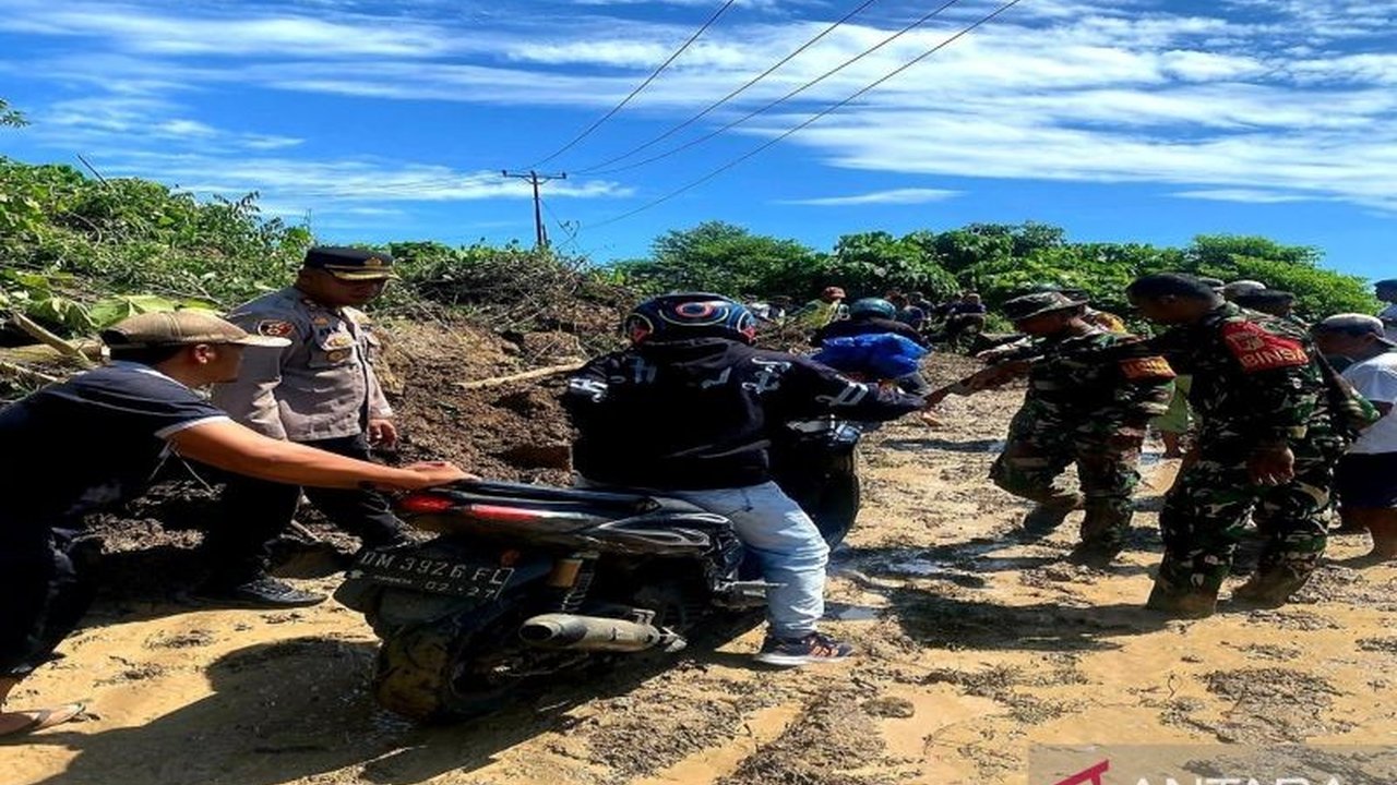 Polres Gorontalo Utara Buka Jalur Darurat Akibat Longsor di Sumalata