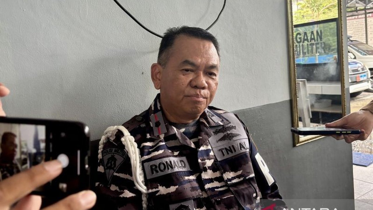 Detasemen Polisi Militer (Denpom) Lanal Balikpapan menyerahkan Kelasi Satu J, terduga pembunuh jurnalis Juwita di Banjarbaru, kepada Pomal Banjarmasin untuk proses penyidikan lebih lanjut.