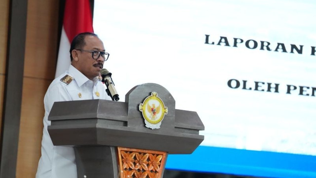 Gubernur Sulawesi Barat, Suhardi Duka, membuka ruang dialog dan menerima kritik mahasiswa, namun menekankan pentingnya kritik yang rasional, berdasar fakta, dan sesuai aturan hukum untuk kemajuan pembangunan daerah.
