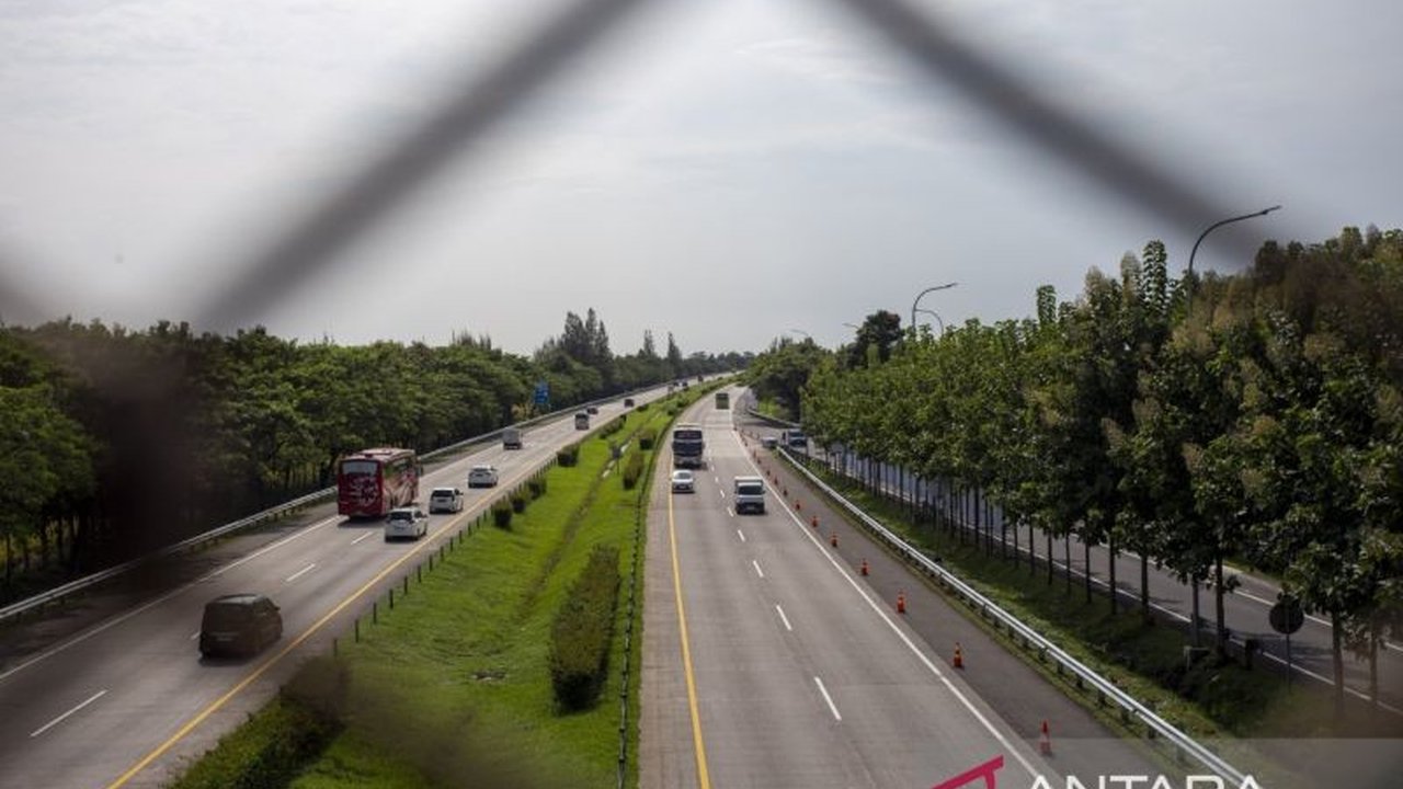 Kecelakaan di Tol Cipali KM 142 arah Cirebon menewaskan satu pemudik dan mengakibatkan beberapa luka-luka akibat dugaan pengemudi mengantuk.