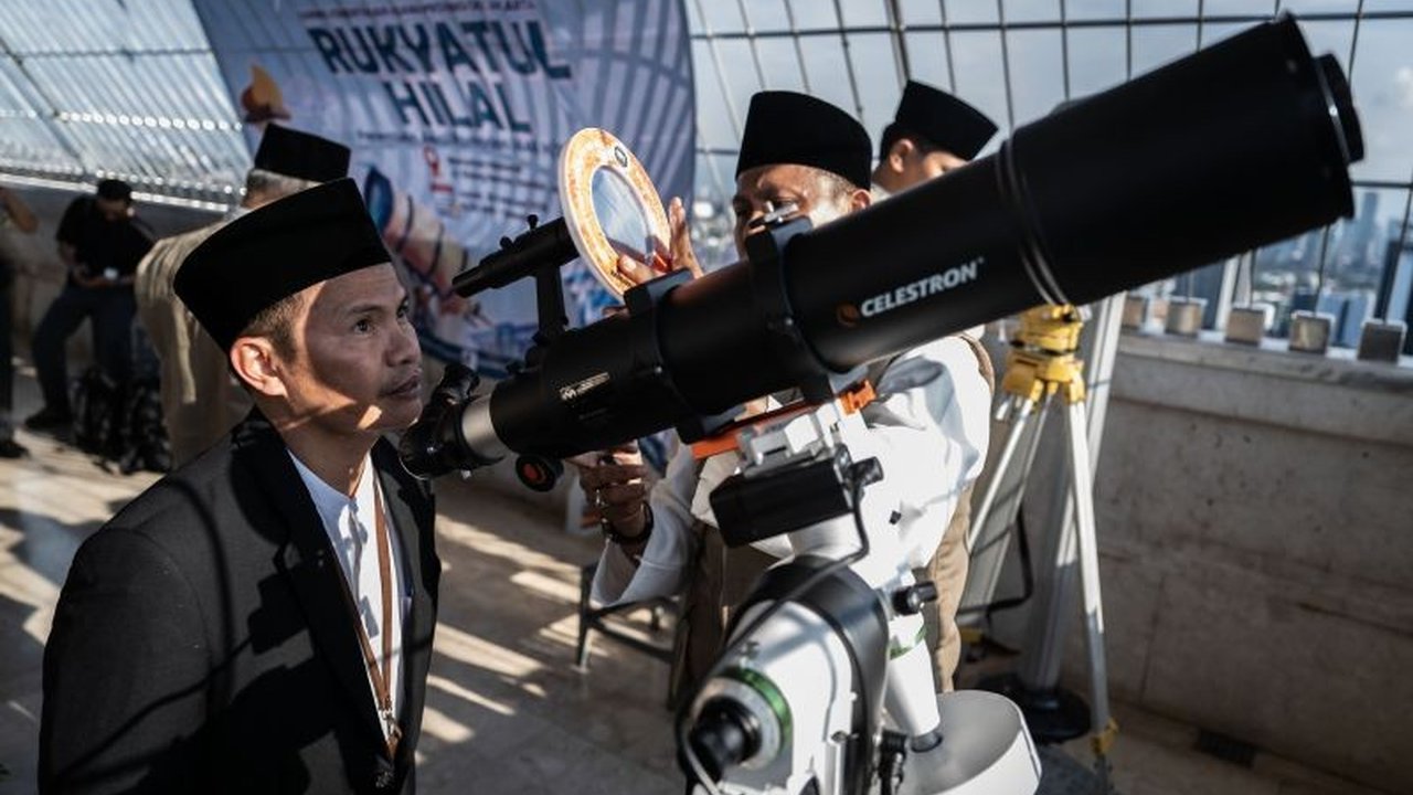 Kemenag DKI Jakarta melihat potensi Idul Fitri 1446 H jatuh pada 31 Maret 2025, bersamaan dengan Muhammadiyah, meskipun keputusan resmi masih menunggu Sidang Isbat.