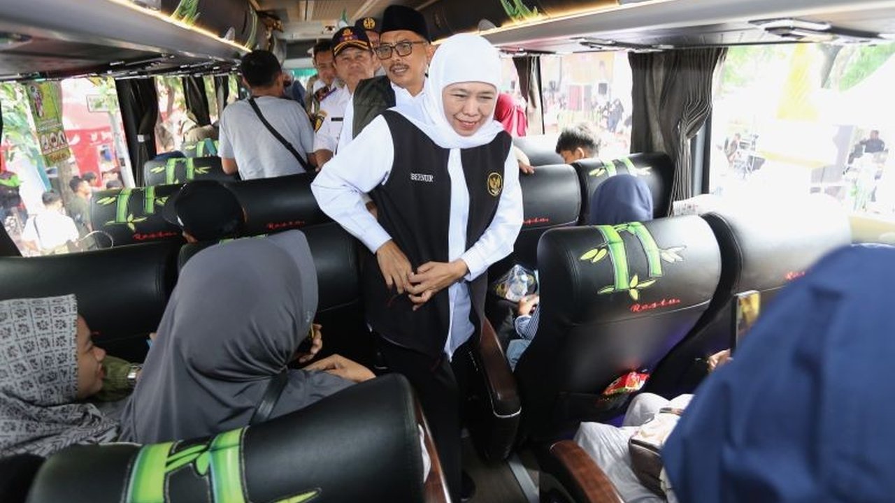Gubernur Jawa Timur, Khofifah Indar Parawansa, mengingatkan pentingnya pelayanan prima bagi 16,8 juta pemudik yang diperkirakan akan masuk Jawa Timur selama libur Idul Fitri 1444 H, dengan fokus pada keselamatan dan kenyamanan.