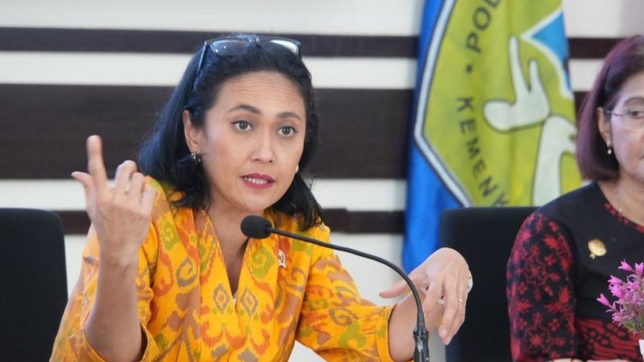 Wakil Menteri Pelindungan Pekerja Migran Indonesia (Wamen P2MI) menjelaskan prosedur resmi bekerja di luar negeri dan memberikan imbauan agar pekerja migran Indonesia terhindar dari penipuan.