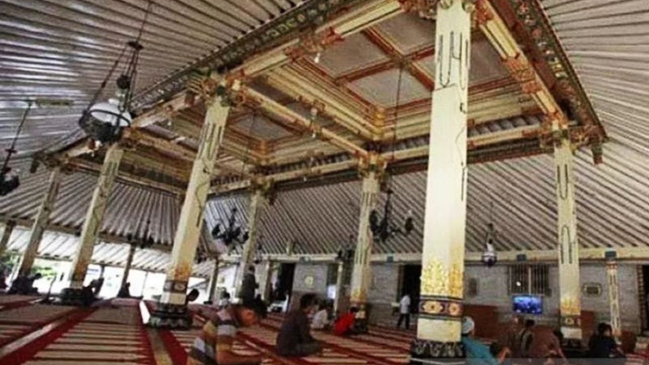 Kemenag DIY memastikan 207 masjid di jalur mudik akan buka 24 jam selama Lebaran 2025, menyediakan fasilitas istirahat dan layanan bagi para pemudik.