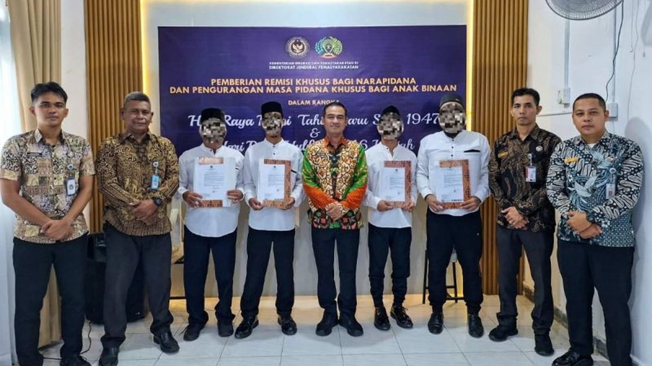 Lembaga Pemasyarakatan Kelas III Dabo Singkep, Kepulauan Riau, memberikan remisi Idul Fitri 1446 H kepada 72 narapidana, sebagai penghargaan atas perilaku baik mereka.