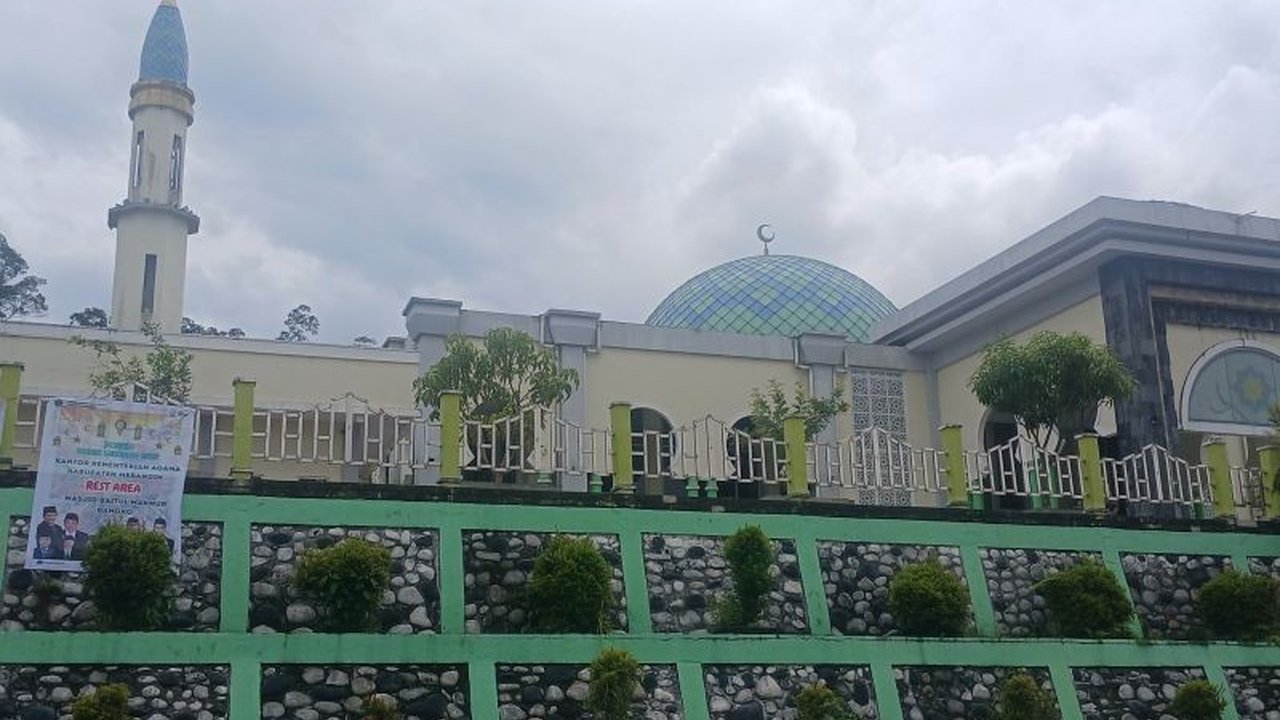 Kemenag Jambi menyiapkan 388 masjid sebagai posko ramah pemudik Lebaran 1446 H, menyediakan fasilitas lengkap untuk kenyamanan perjalanan para pemudik.
