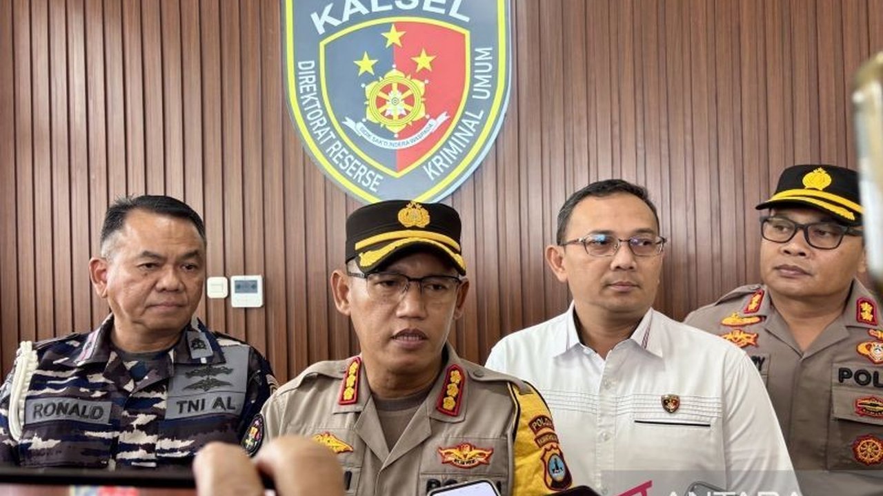 Polda Kalimantan Selatan menyerahkan barang bukti kepada Pomal Banjarmasin terkait tewasnya jurnalis Juwita (23) yang diduga dibunuh oknum TNI AL, kasus ini sedang dalam tahap penyidikan.