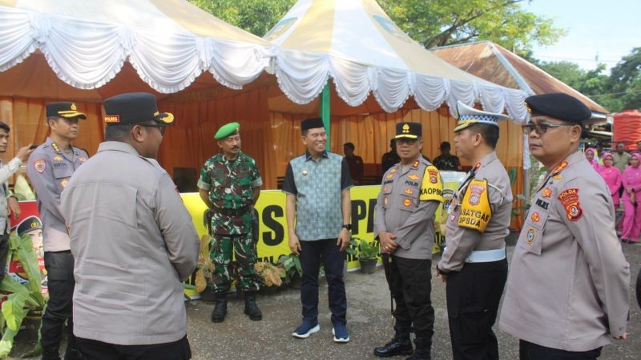Kapolda Sultra, Irjen Pol. Dwi Iriyanto, meninjau langsung kesiapan pengamanan arus mudik Lebaran 2025 di Pelabuhan Torobulu, memastikan keamanan dan kelancaran perjalanan pemudik.