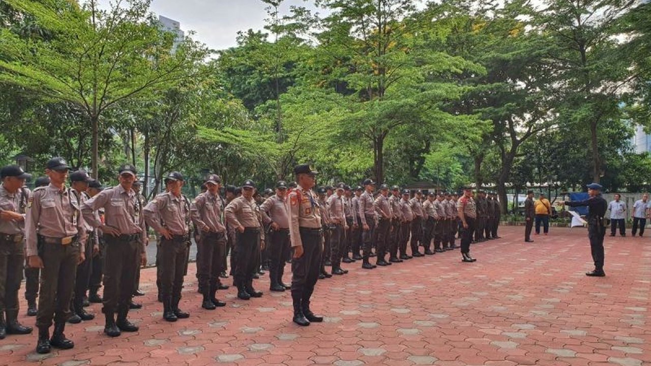 PPK Kemayoran meningkatkan keamanan di kawasan Kemayoran, Jakarta Pusat, menjelang Idul Fitri dengan menggabungkan patroli tradisional dan teknologi pengawasan untuk memastikan kenyamanan warga.