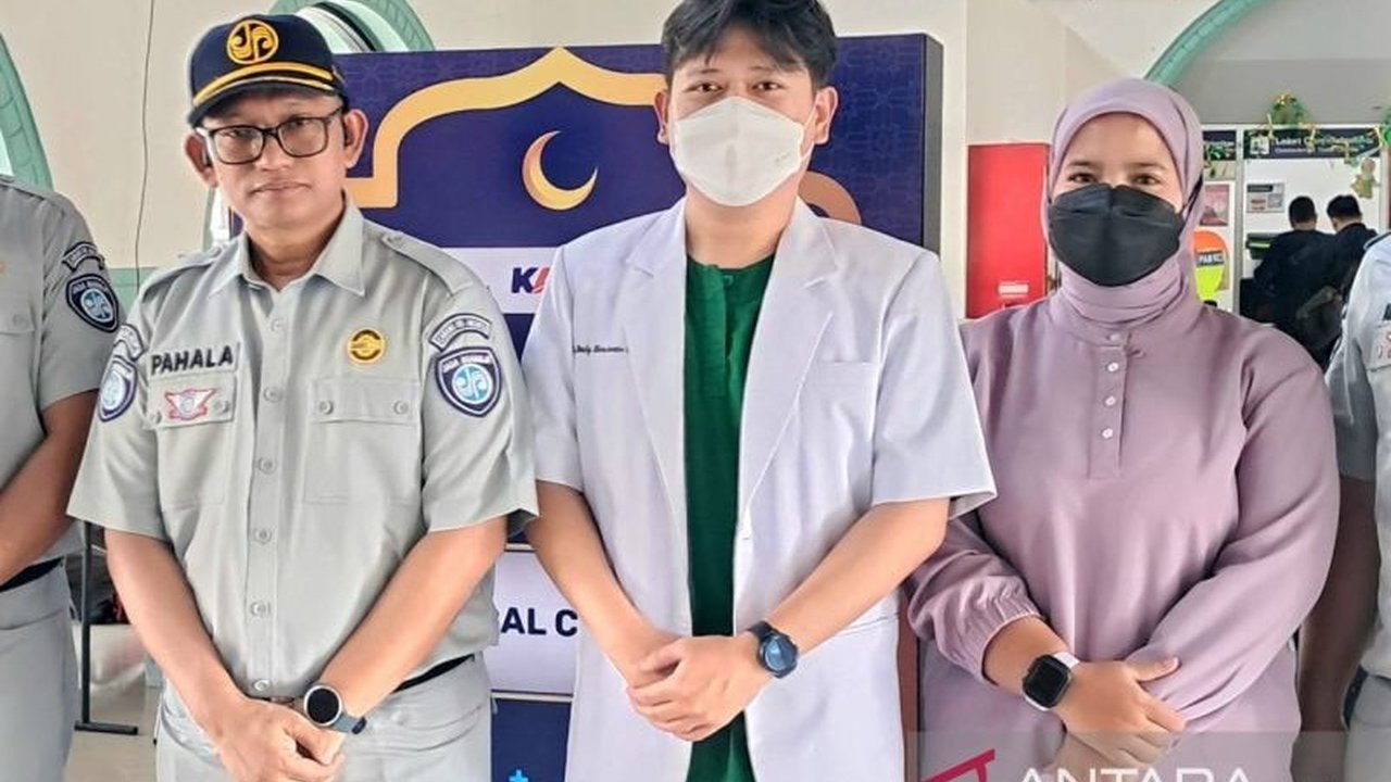 Dokter Jacky Harianto menyarankan konsumsi makanan tinggi protein saat sahur untuk menjaga stamina pemudik selama perjalanan panjang, serta imbauan menghindari makanan pedas dan asam serta berbuka secara bertahap.