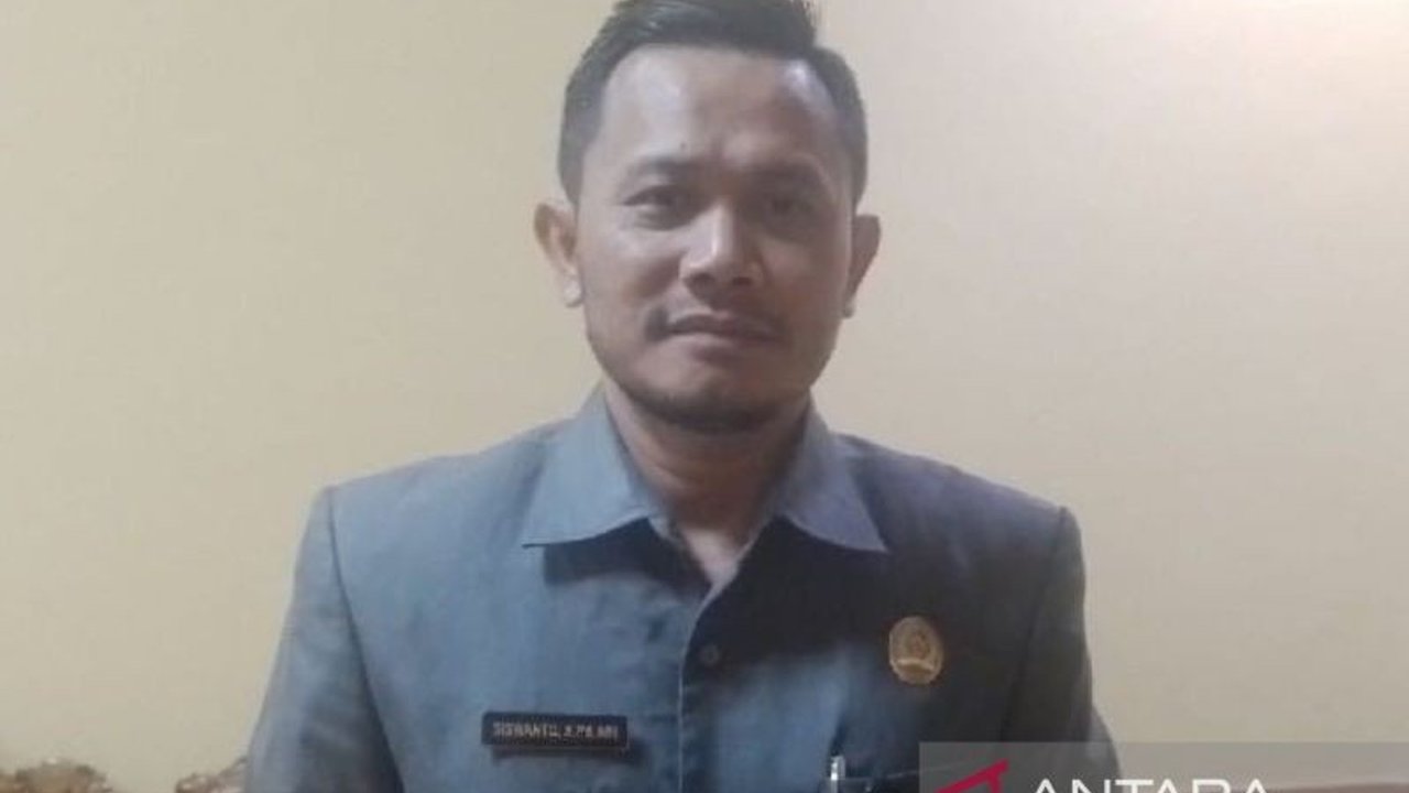 Wakil Ketua DPRD Blora mendorong penggunaan dana pinjaman Rp215 miliar untuk perbaikan jalan rusak di Kabupaten Blora, Jawa Tengah, guna menunjang kelancaran arus mudik Lebaran.