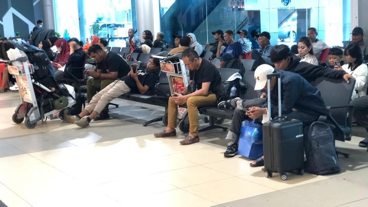 Bandara Sultan Mahmud Badaruddin II Palembang catat 73.824 penumpang hingga H-3 Lebaran 2025, meski terjadi penurunan dibandingkan tahun lalu;  pihak bandara mengimbau calon penumpang untuk mempersiapkan diri.