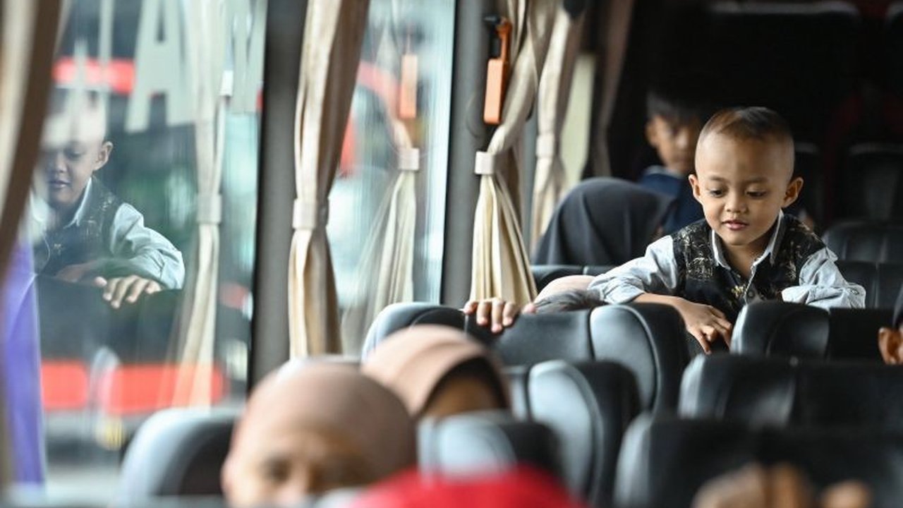 Dokter anak menyarankan orang tua untuk menjaga pola tidur anak selama mudik agar suasana hati tetap baik dan perjalanan nyaman; cukupi kebutuhan tidur, batasi makanan manis, dan siapkan mainan.