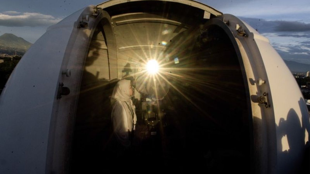 Menteri Agama mengajak masyarakat Indonesia menjadikan Idul Fitri 1446 H yang jatuh serempak sebagai momentum untuk memperkuat toleransi, kebersamaan, dan kesalehan sosial.