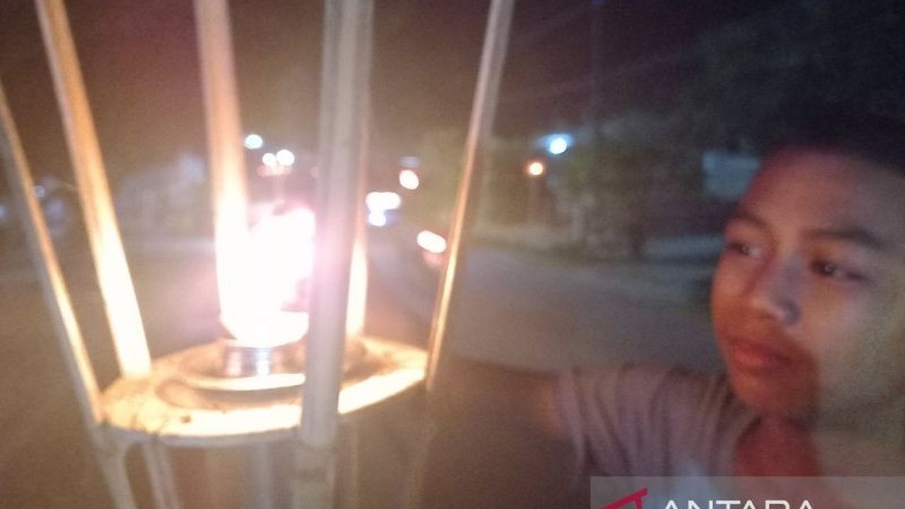 Pemerintah Kabupaten Bangka Barat menggelar Shalat Idul Fitri 1446 H di Lapangan Gelora Mentok dan beberapa lokasi lainnya pada 31 Maret 2025,  dengan Imam dan Khatib yang berbeda di setiap lokasi.