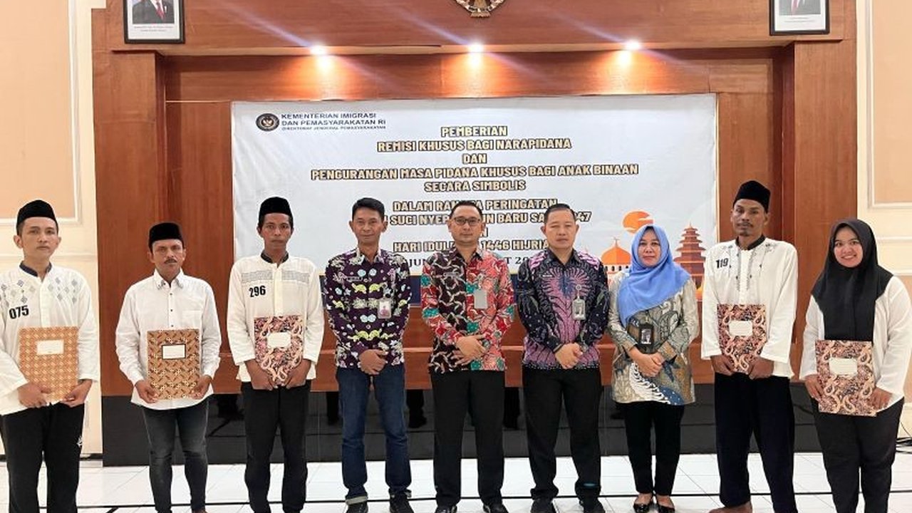 Sebanyak 275 warga binaan Rutan Situbondo mendapat remisi Idul Fitri 1446 H, tiga di antaranya langsung bebas setelah masa tahanan berkurang.