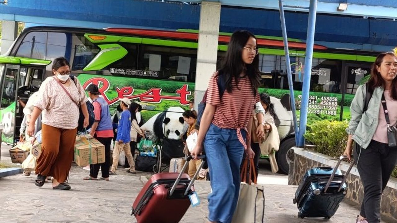 Ribuan Pemudik Program Mudik Gratis Jatim Tiba di Ponorogo, Terminal Seloaji Ramai Jelang Lebaran