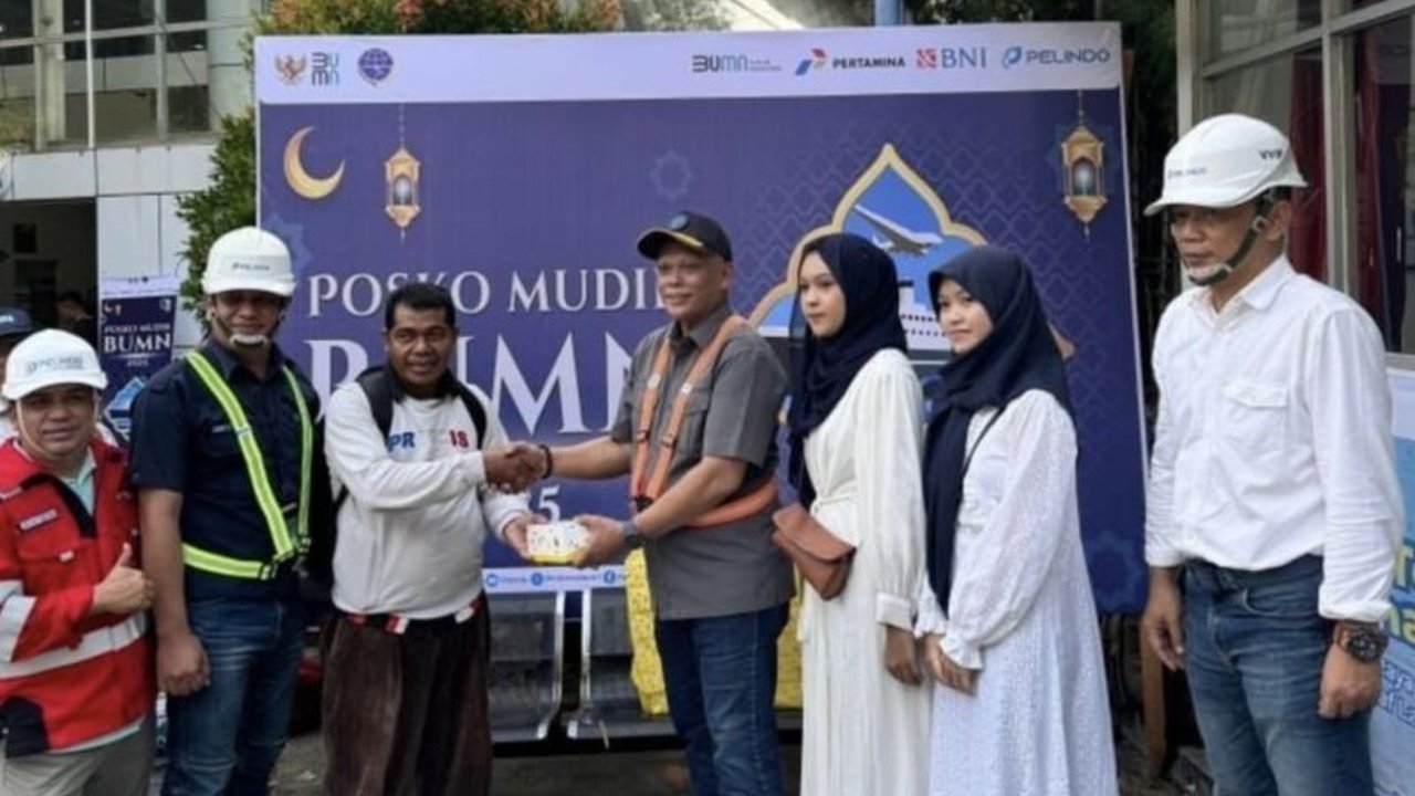 BNI bersama BUMN lainnya mendirikan Posko Mudik di Pelabuhan Balikpapan dan Tanjung Perak untuk memberikan layanan bagi pemudik Lebaran 2025, termasuk pembagian takjil dan pemeriksaan kesehatan gratis.