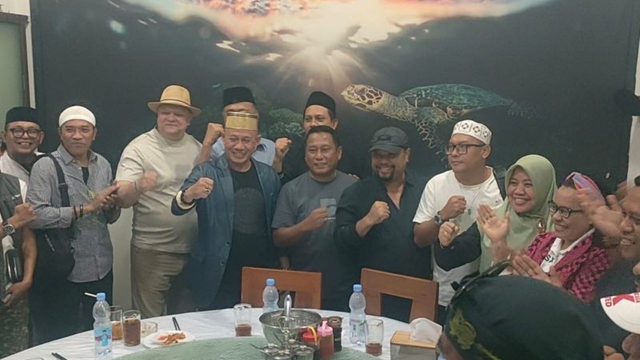 Tiga Ormas, FBR, BANTARA, dan PETIR, sepakat berdamai dan menyatakan sebagai saudara setelah insiden bentrok di Kelapa Gading, Jakarta Utara, dengan tuntutan pengusutan oknum pengacara yang diduga sebagai penyebabnya.