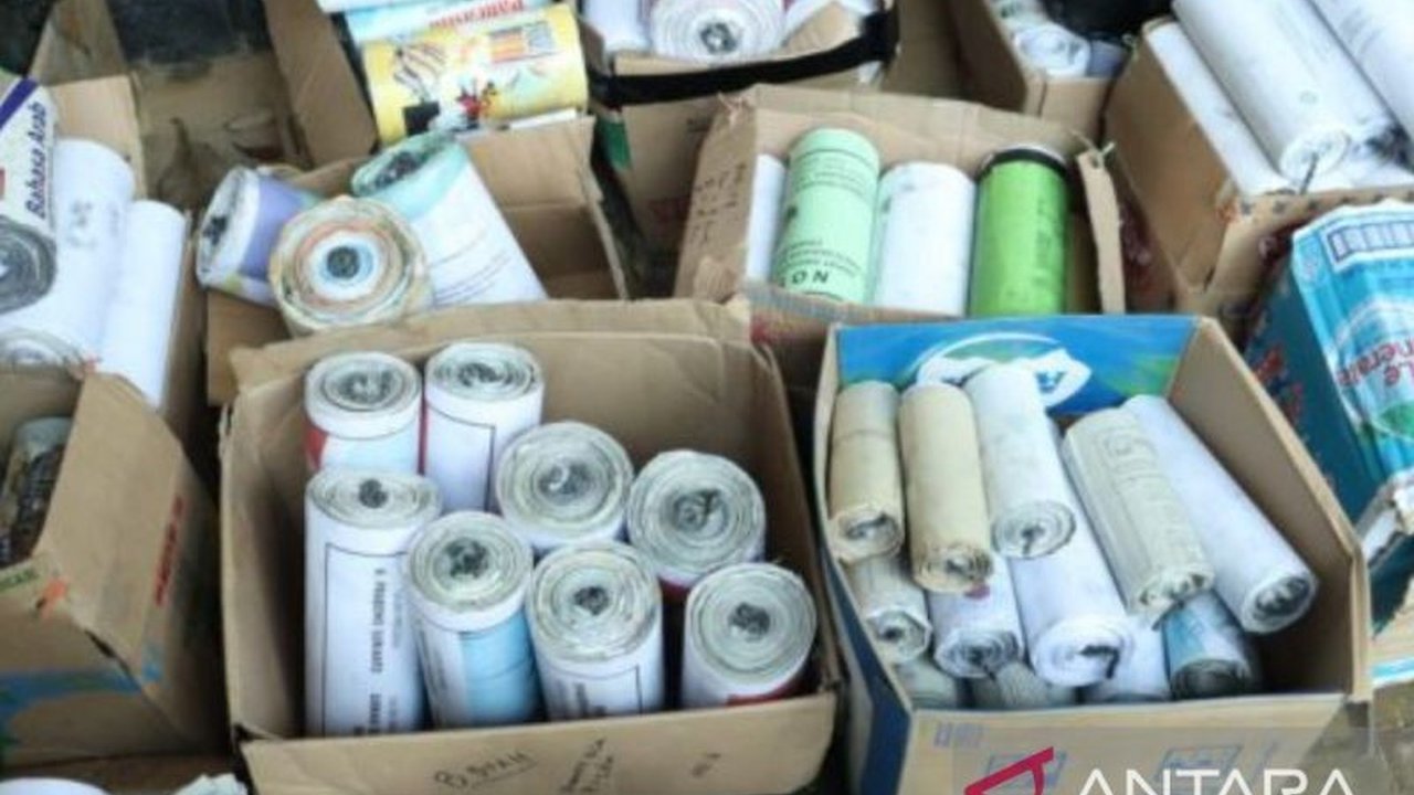 Jelang Idul Fitri, Polres Bangkalan menyita 922 petasan dan mengamankan 10 terduga produsen dan pengedar di tiga kecamatan, terancam hukuman 20 tahun penjara.