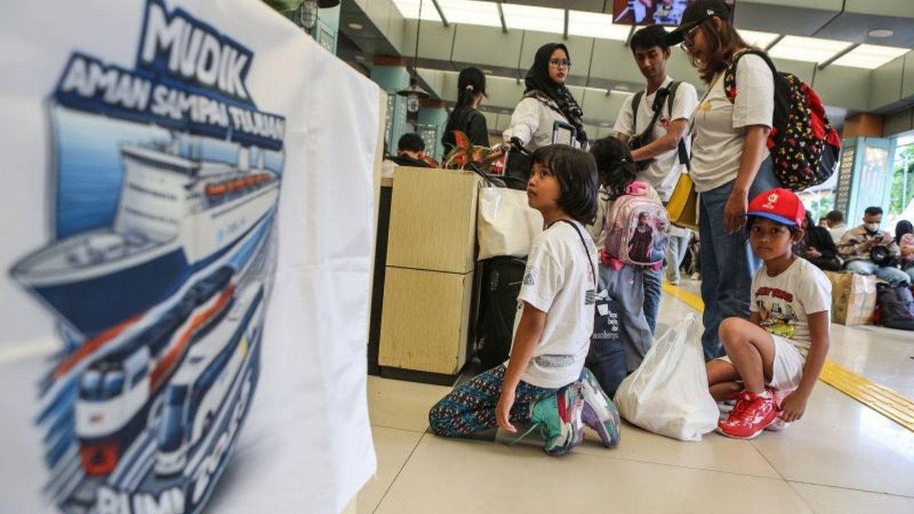 KAI Daop 1 memprediksi puncak arus mudik Lebaran 2025 terjadi pada 28-30 Maret, dengan peningkatan signifikan jumlah penumpang dan penambahan perjalanan kereta api.