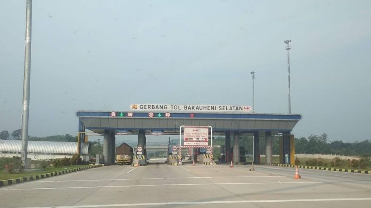 Volume kendaraan di Tol Bakauheni-Terbanggi Besar meningkat drastis hingga 41,9 persen selama periode H-10 Lebaran 2025, mencapai puncaknya pada 28 Maret dengan lonjakan 63,3 persen.