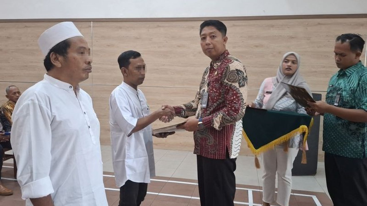 Lembaga Pemasyarakatan Kelas IIA Kediri memberikan remisi khusus Hari Raya Nyepi 2025 kepada satu warga binaan pemasyarakatan (WBP) yang beragama Hindu, sebagai bentuk penghargaan atas perilaku baik dan kepatuhan terhadap aturan.