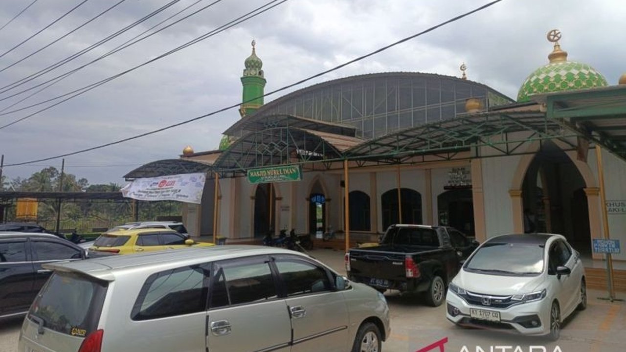 Pemudik di Kalimantan Timur merasakan manfaat positif dari layanan masjid 24 jam yang disediakan pemerintah, membantu kenyamanan perjalanan mereka selama mudik Lebaran.