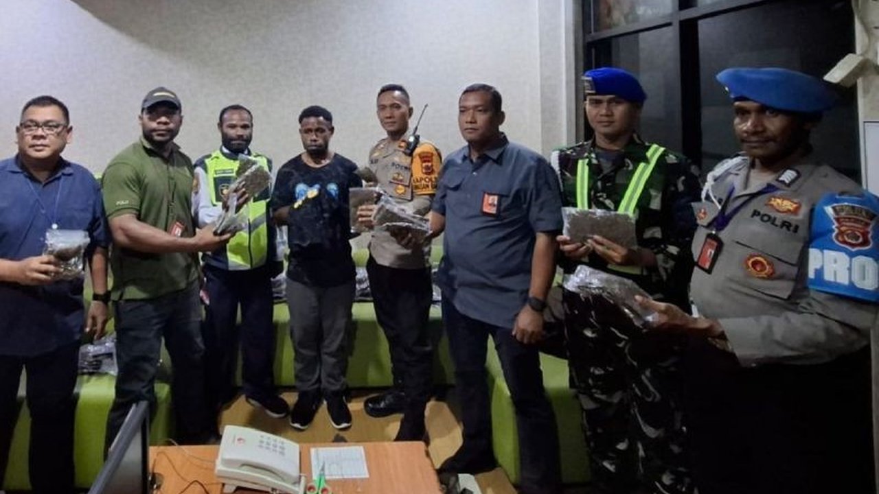 Petugas Bandara Sentani menggagalkan penyelundupan 4 kilogram ganja yang dibawa seorang mahasiswi berusia 29 tahun menuju Wamena, Papua Pegunungan.