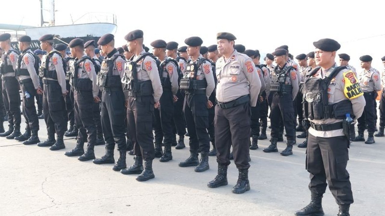 Polres Bombana kerahkan 207 personel gabungan TNI, Polri, dan Pemda untuk mengamankan arus mudik Lebaran 2025 di enam pos pengamanan dan satu pos terpadu, guna memberikan rasa aman dan nyaman bagi masyarakat.