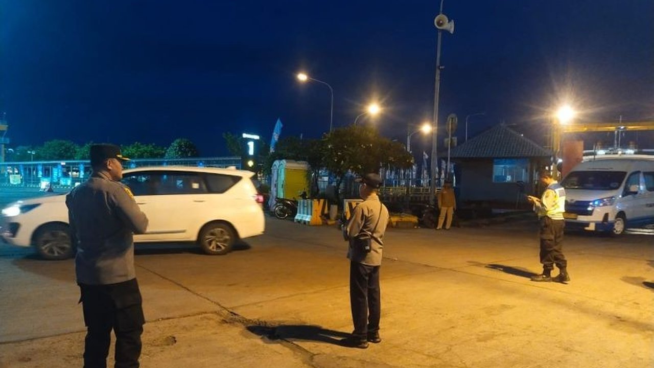 Penyeberangan Selat Bali melalui Pelabuhan Gilimanuk-Ketapang kembali dibuka setelah penutupan sementara selama Hari Raya Nyepi, dengan arus lalu lintas yang dilaporkan lancar.