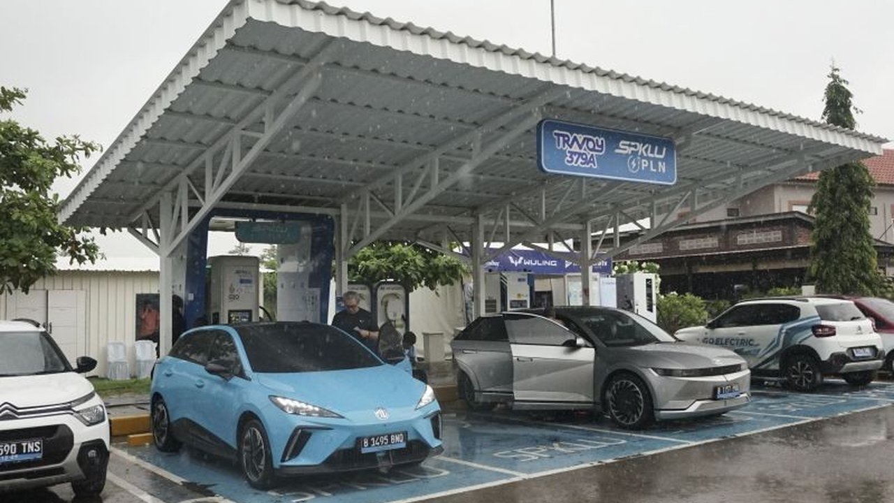 Tak perlu khawatir kehabisan daya baterai saat mudik Lebaran 2025!  Ketahui 5 cara mudah menemukan SPKLU terdekat melalui aplikasi, peta digital, dan sumber resmi lainnya.