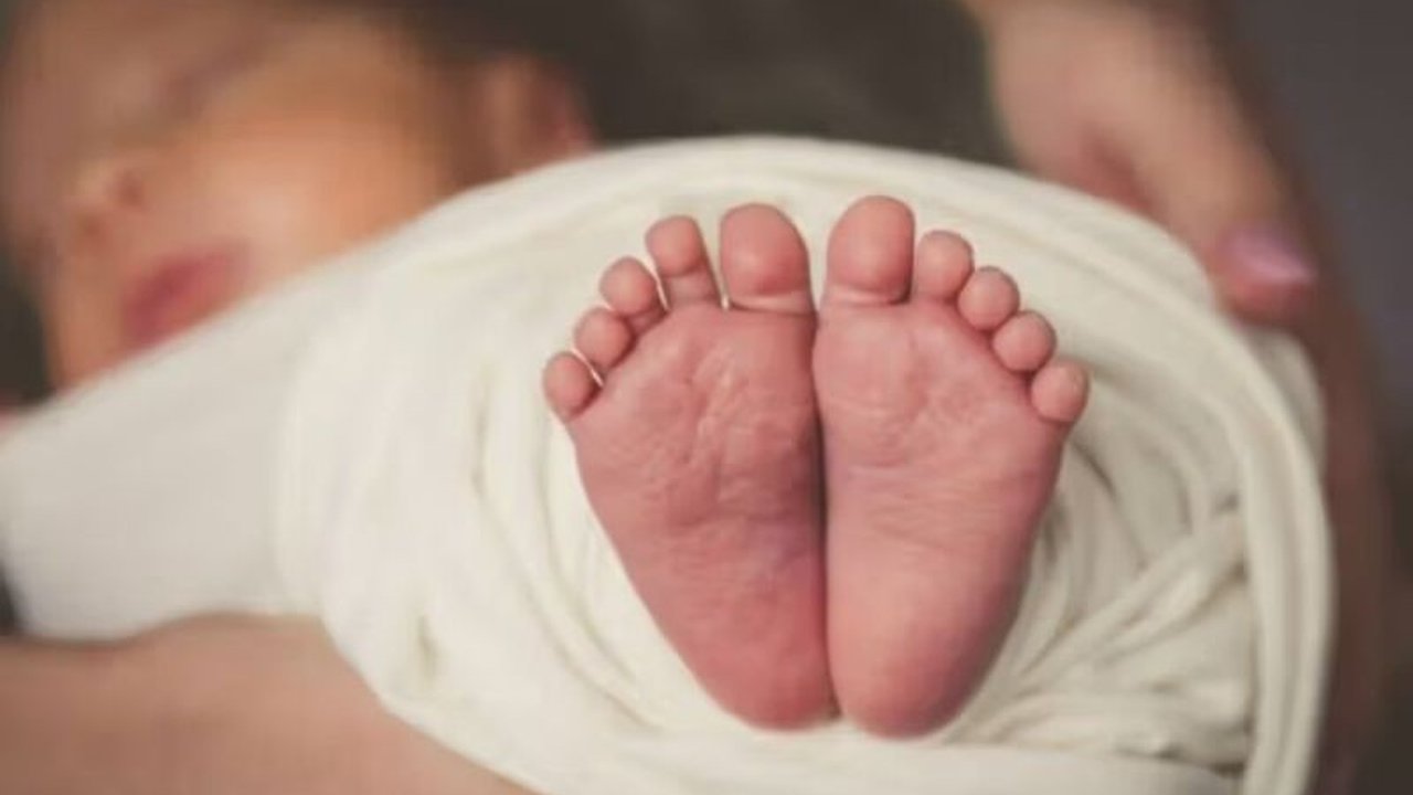Polisi di Lampung Selatan masih menyelidiki motif di balik pembuangan bayi yang dilakukan oleh seorang santriwati di Pondok Pesantren Babul Hikmah, Kalianda.