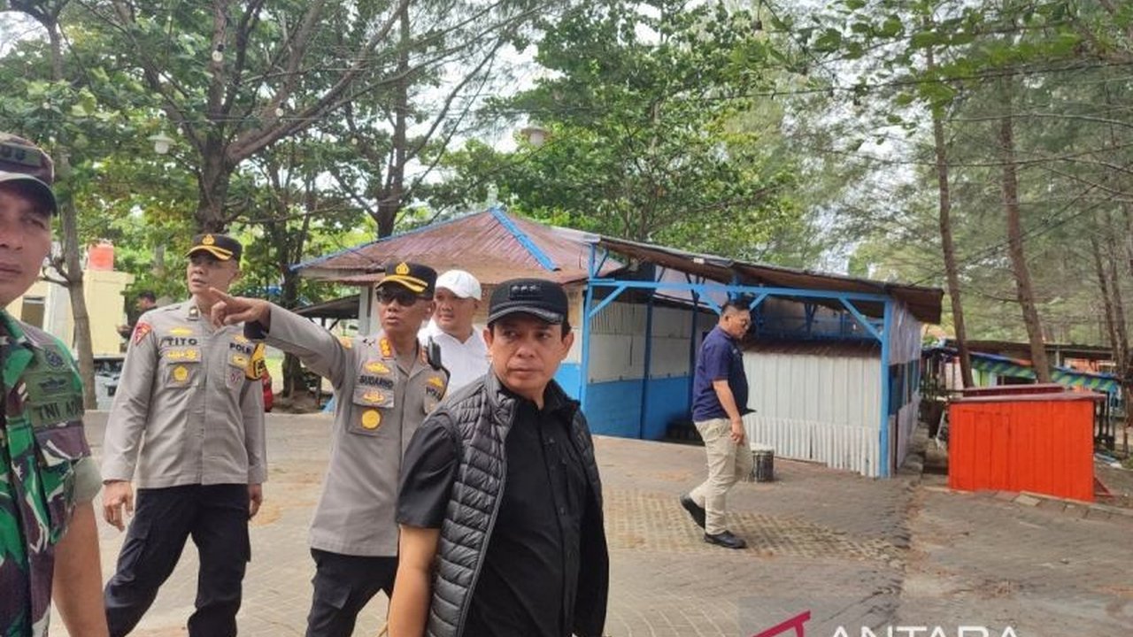 Pemkot Bengkulu berencana menyelesaikan revitalisasi Pantai Panjang dan Pantai Jakat pada akhir 2025 untuk meningkatkan daya tarik wisata dan perekonomian daerah.