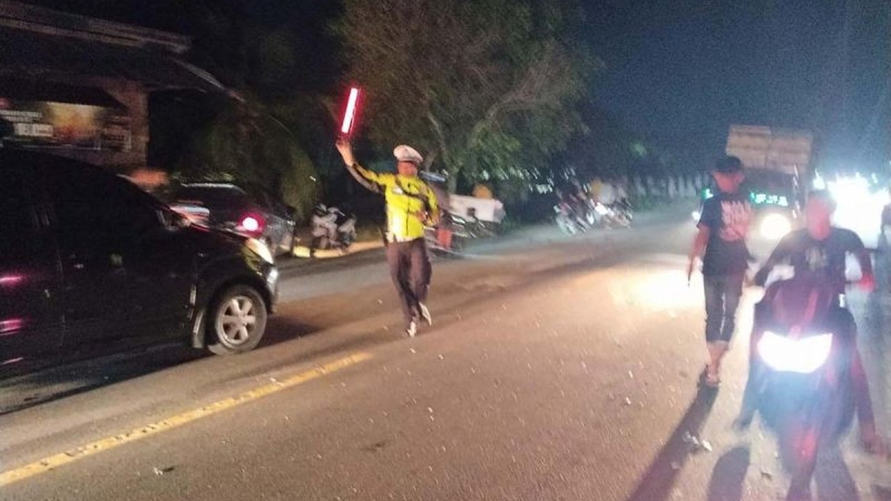 Kecelakaan lalu lintas di Bireuen, Aceh, menewaskan dua pengendara sepeda motor setelah bertabrakan dengan sedan dan sepeda motor lainnya pada Sabtu malam.