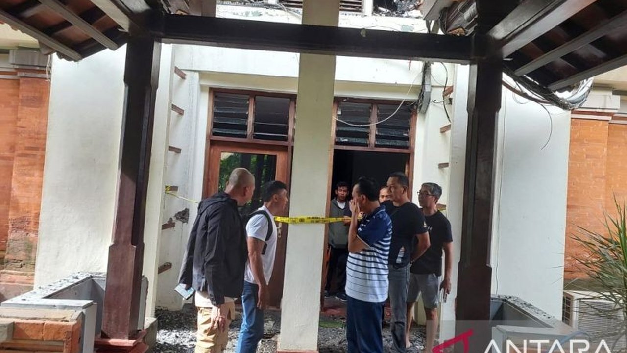 Kebakaran terjadi di Ruang Biro Hukum Kantor Gubernur Bali pada Minggu pagi, menghanguskan sejumlah berkas dan barang elektronik, namun tidak menimbulkan korban jiwa.