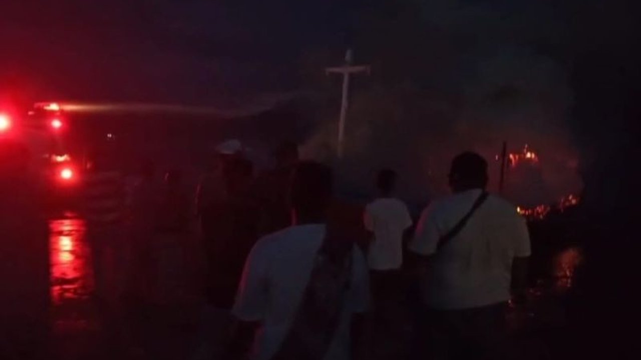 Kebakaran Kapal BBM di Larantuka: Distribusi BBM Tetap Lancar Jelang Idul Fitri