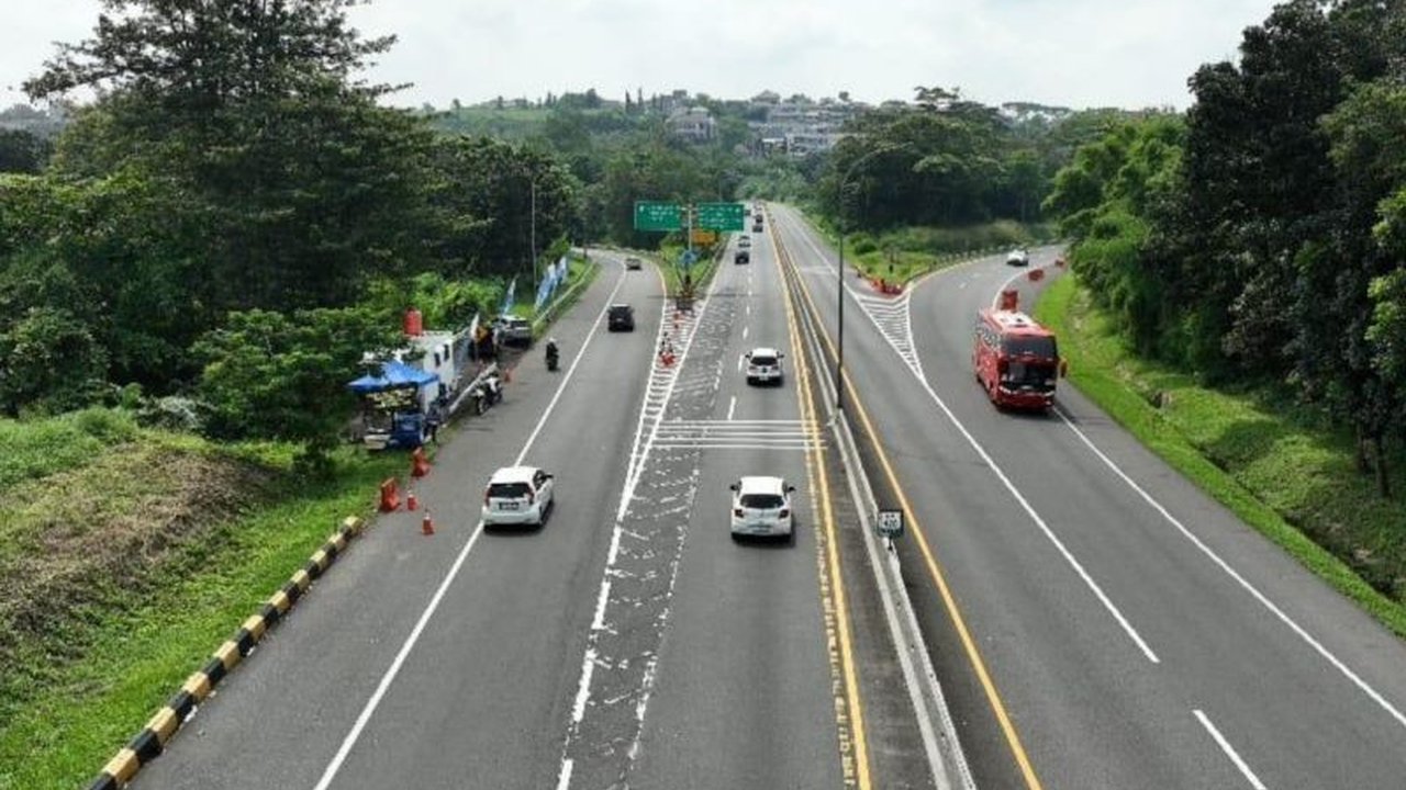 PT Jasamarga Transjawa Tol (JTT) menindaklanjuti diskresi Kepolisian dengan menutup sistem one way di GT Kalikangkung setelah arus mudik Lebaran 2025 dinyatakan lancar.