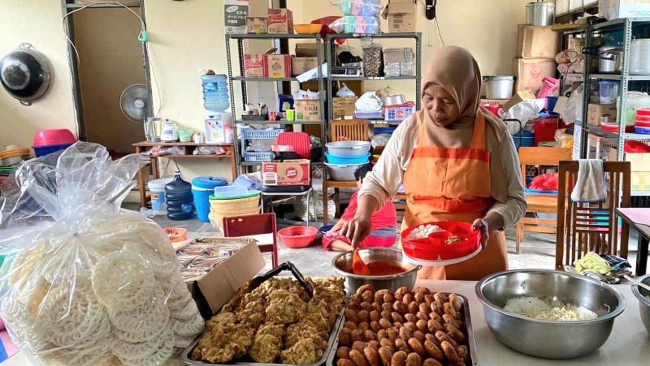 Kementerian Sosial (Kemensos) menjamin layanan makan tetap beroperasi untuk para penerima manfaat di Sentra Terpadu Pangudi Luhur (STPL) Bekasi selama Lebaran 2025, bahkan Ramadhan sekalipun, berkat dedikasi para petugas dapur.